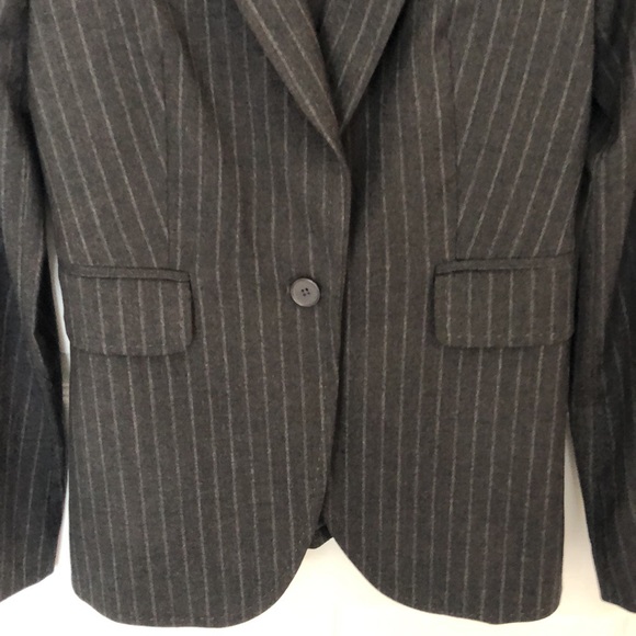 Black and gray pinstriped women’s suit jacket / blazer - Picture 3 of 7